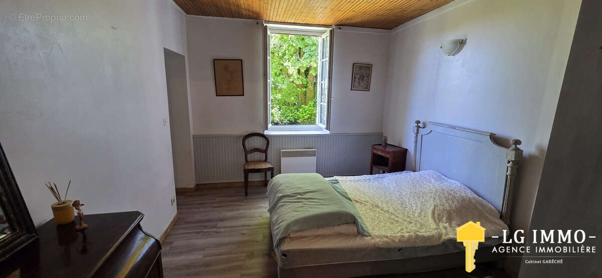 Maison à CHENAC-SAINT-SEURIN-D'UZET