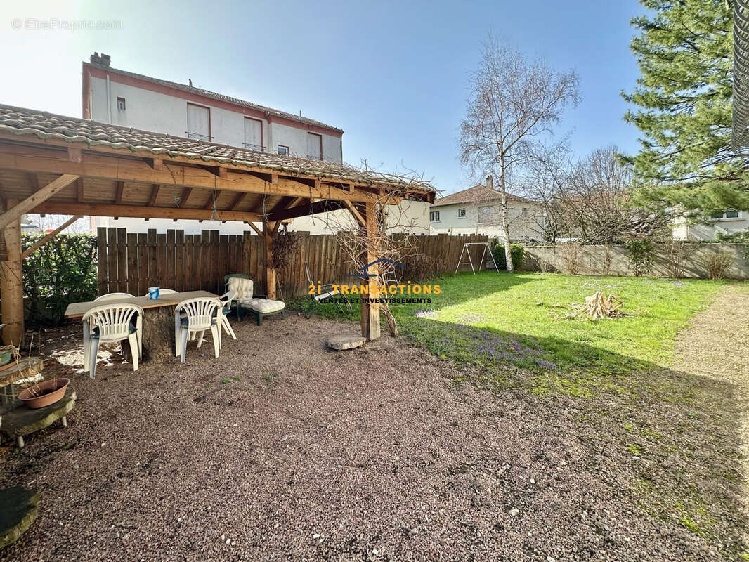 Maison à MONTROND-LES-BAINS