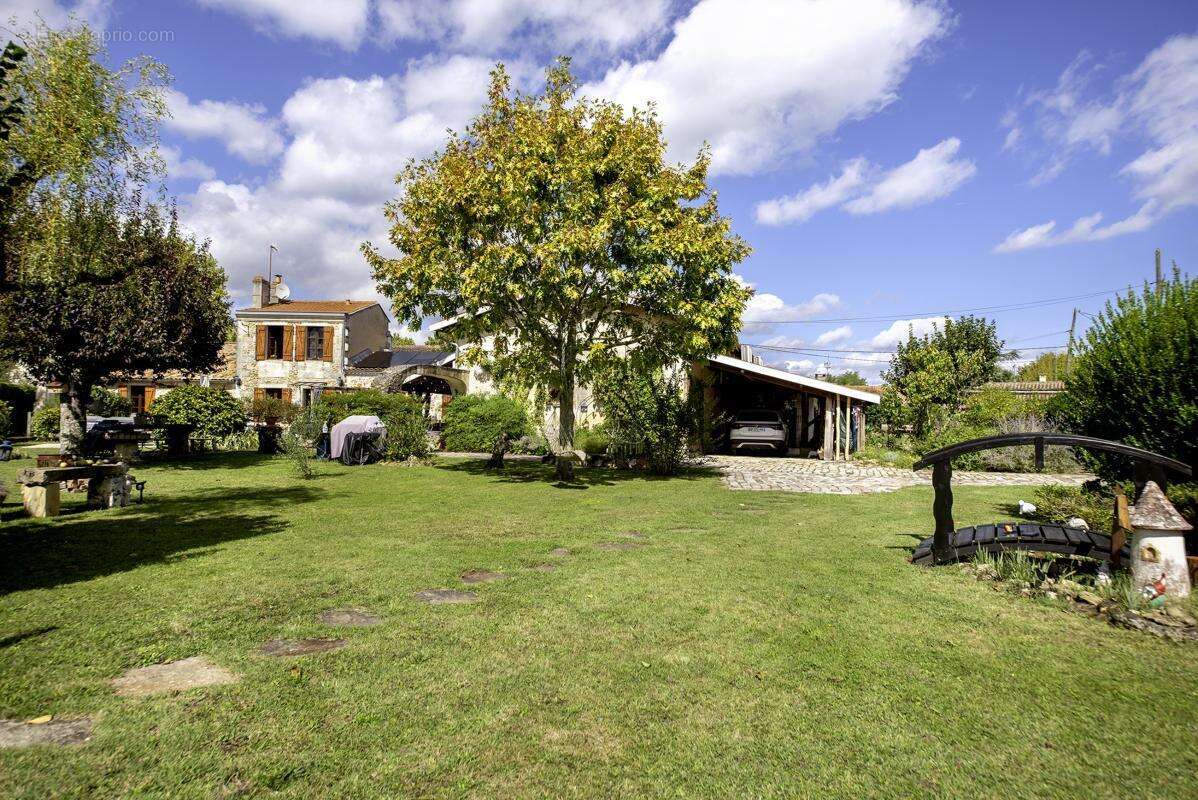 Maison 260 m² à Saint-Selve  - photo 2