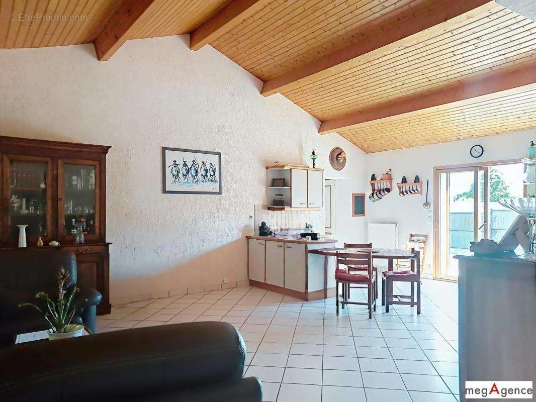 Vertou Bourg – Maison de plain-pied avec beaux volumes et 2 garages - photo 3