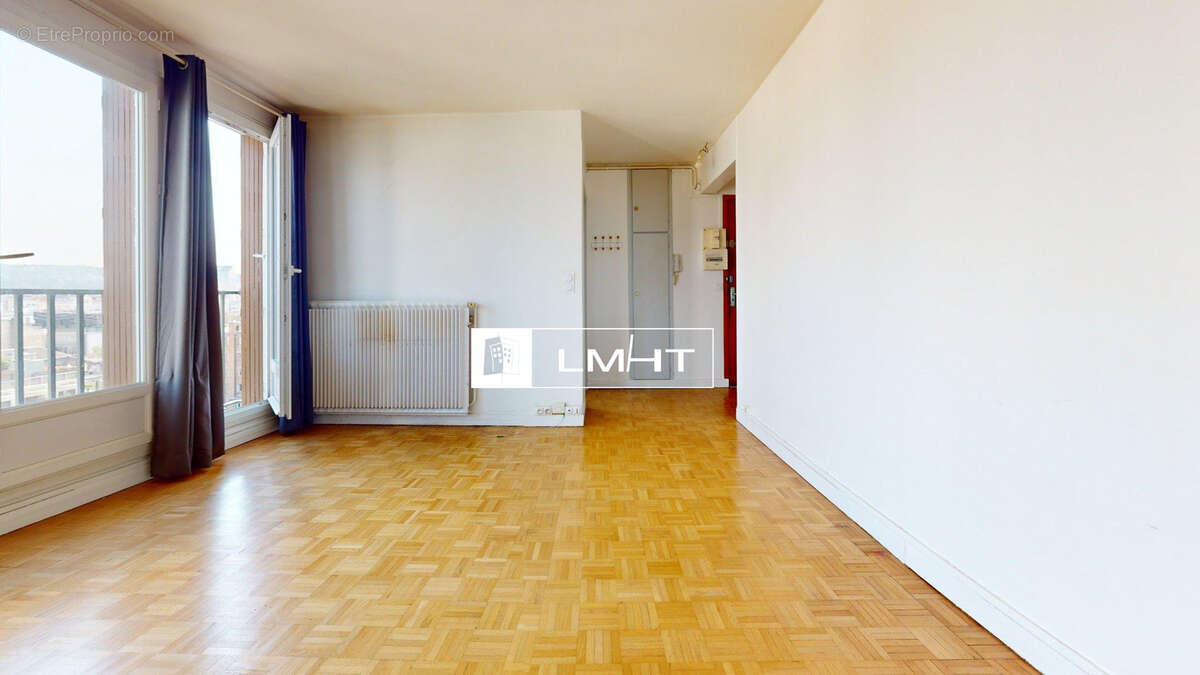 Dernier étage, vue dégagée plein Sud et beau potentiel pour ce studio de 32 m2 - photo 5