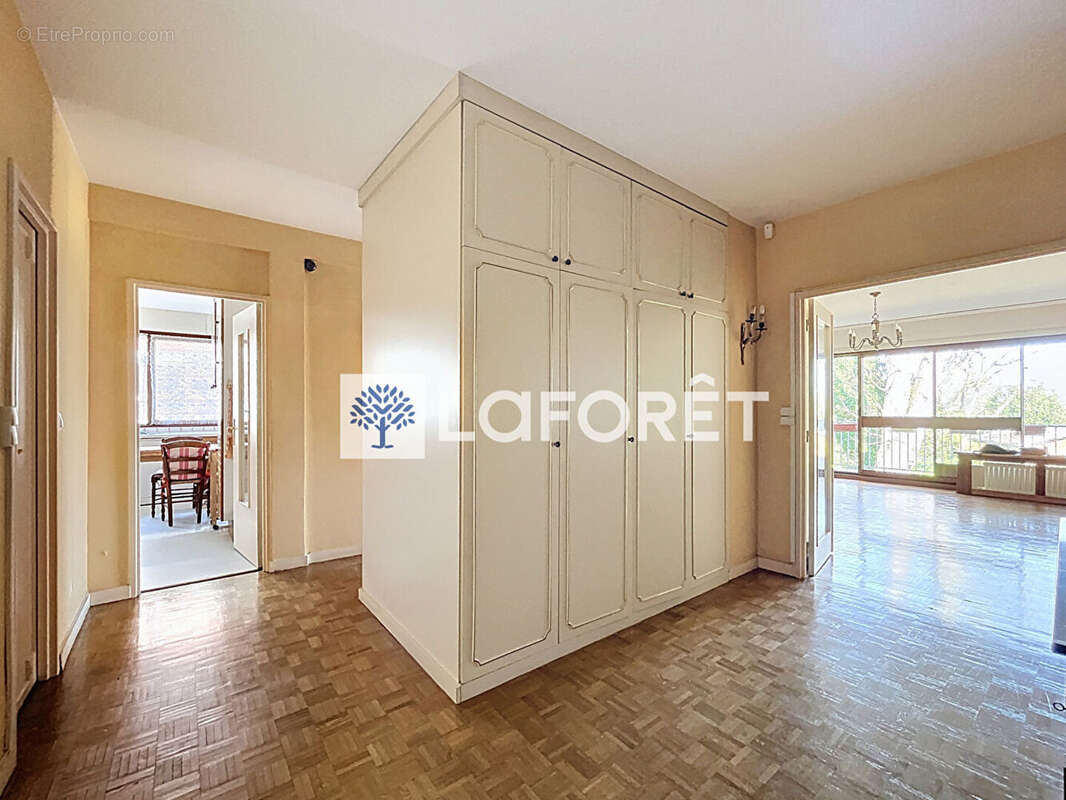 Appartement à L'ETANG-LA-VILLE