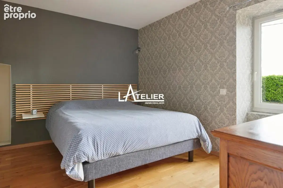 Longère en pierre, grand terrain, annexes et piscine - photo 7