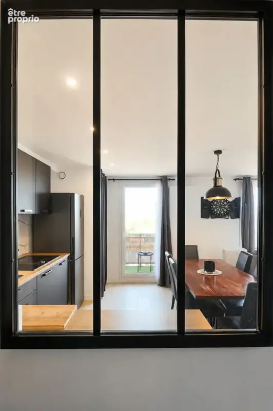 Bel appartement rénové de 82 m² avec terrasse, parking et vue dégagée - photo 13