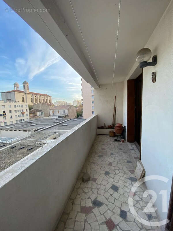 Appartement à MARSEILLE-4E
