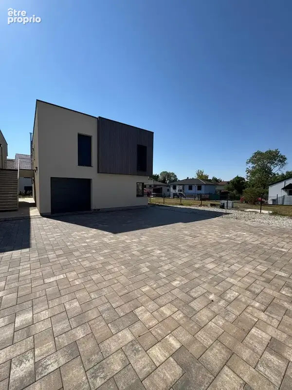 Appartement neuf au 1er étage avec balcon + 2 places de parking privatives. - photo 2