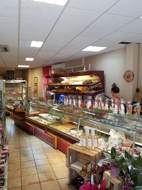 Commerce à SAINT-LAURENT-DE-CERDANS