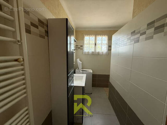 Votre mission, si vous l'acceptez : repeindre les murs et remplir 110 m2 de garage !' - photo 7