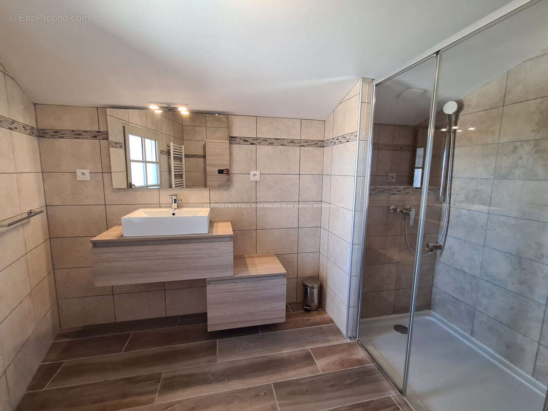 Maison 61 m² à Saint-Restitut  - photo 8