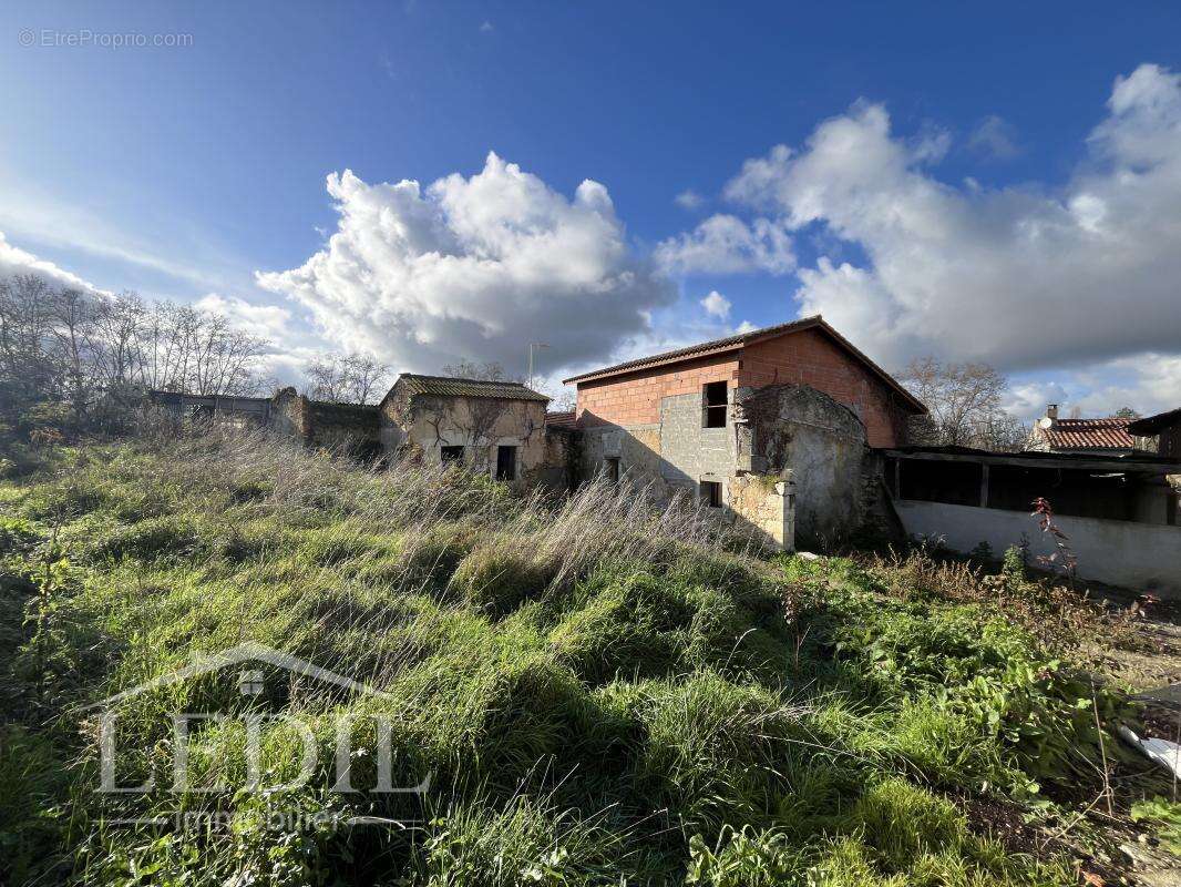Maison à finir avec jardin et puits - photo 3