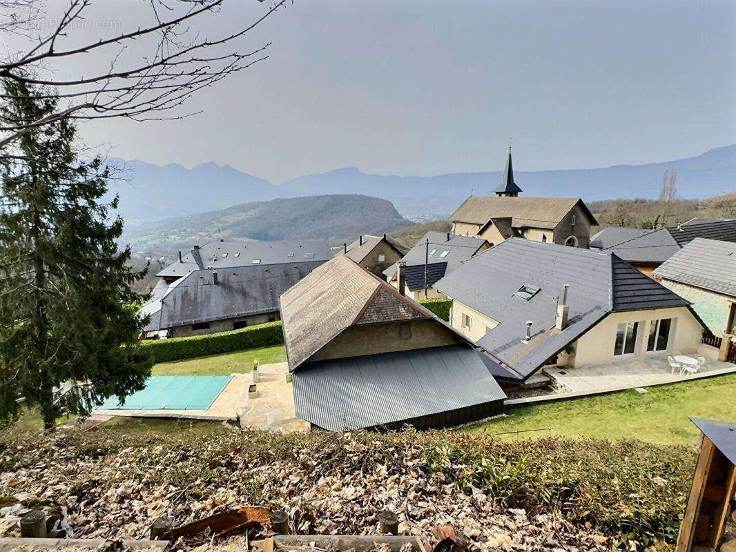 Proche Chambéry ! Propriété de charme, avec piscine et gîte, composée de deux maisons indépendantes sur 2800m2 de terrain - photo 5