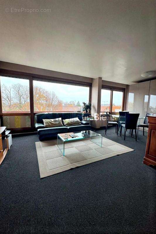 Appartement à LES PAVILLONS-SOUS-BOIS