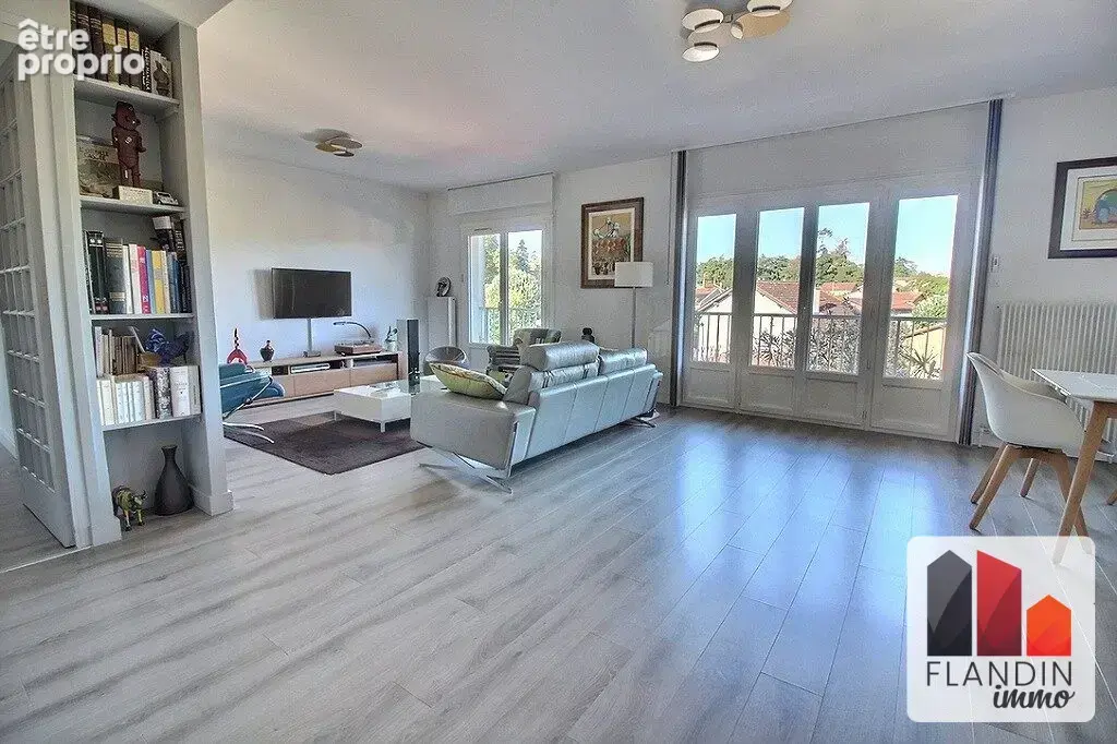 Appartement 5 pièces 121 m² à vendre à Saint-Genis-Laval (69230) - photo 5