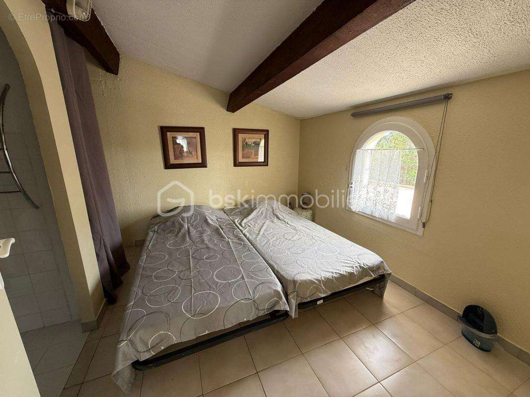 Maison à VIC-LA-GARDIOLE