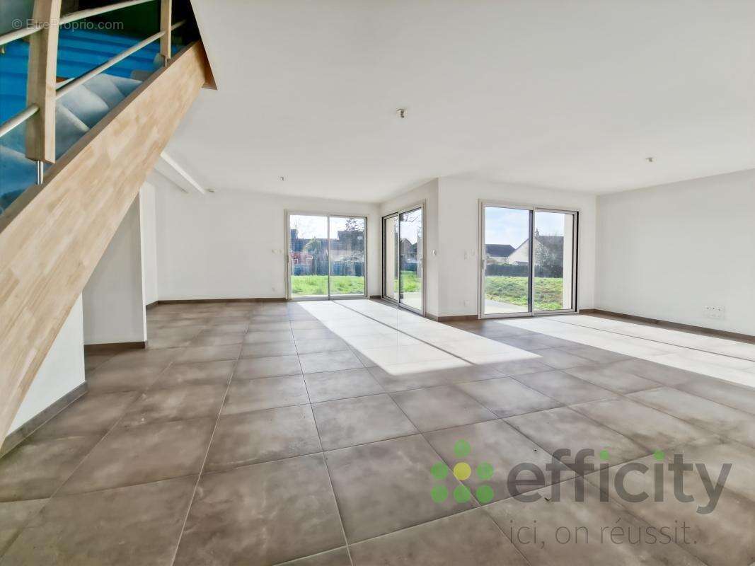 Maison à NEUVILLE-SUR-SARTHE