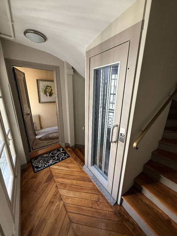 Appartement à PARIS-2E