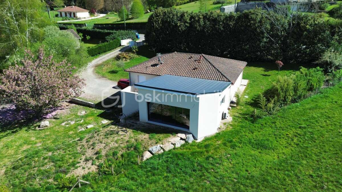 Maison à BONNAC-LA-COTE