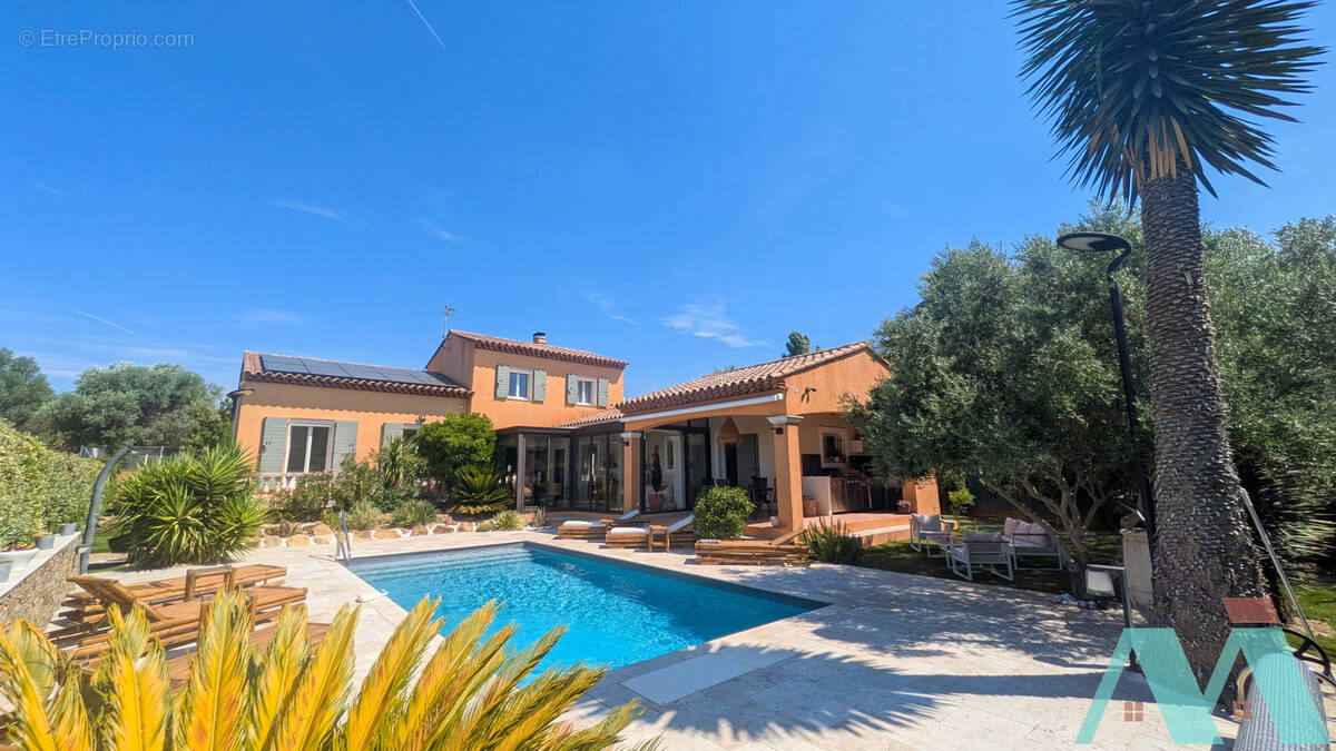 Maison à LE CASTELLET