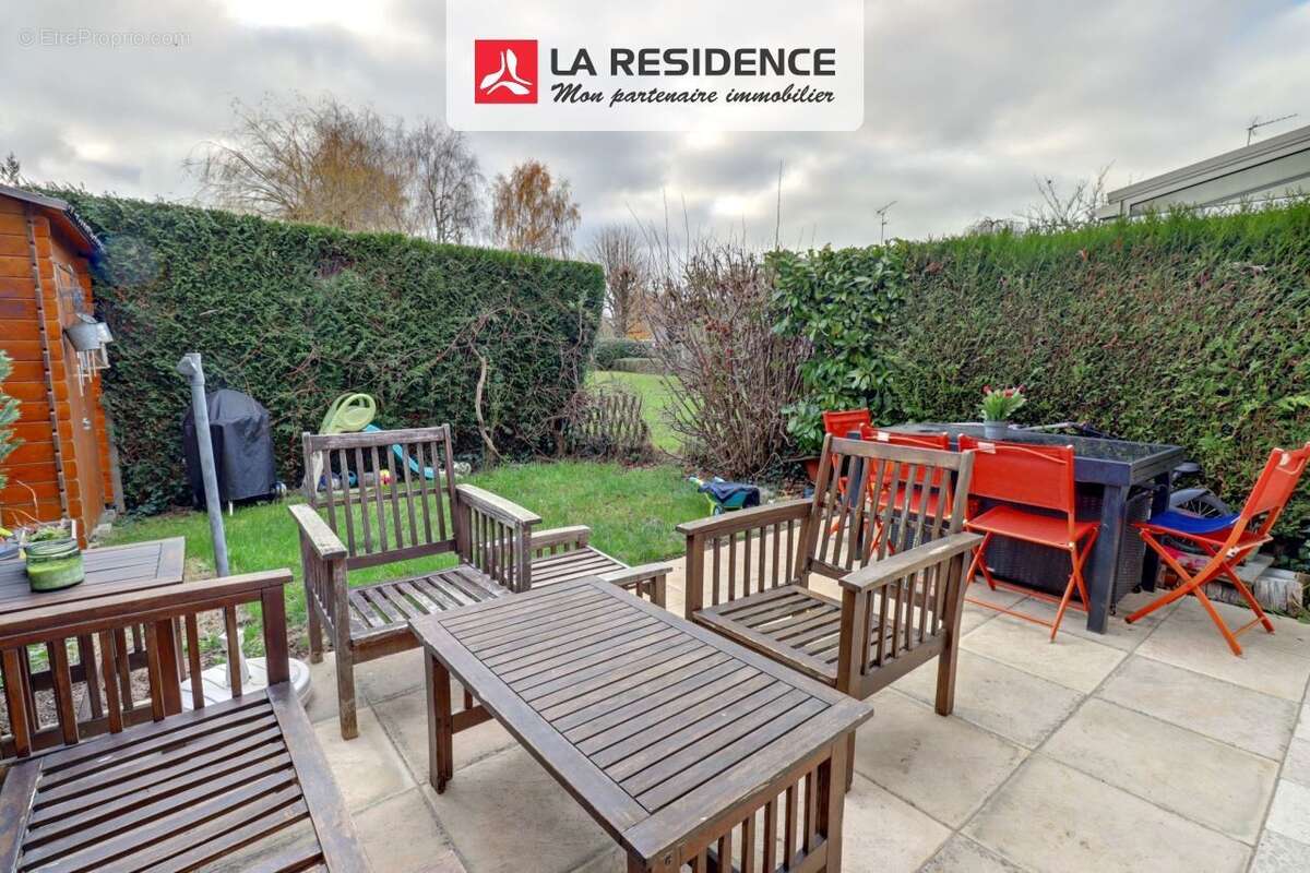 Maison à LE MESNIL-SAINT-DENIS