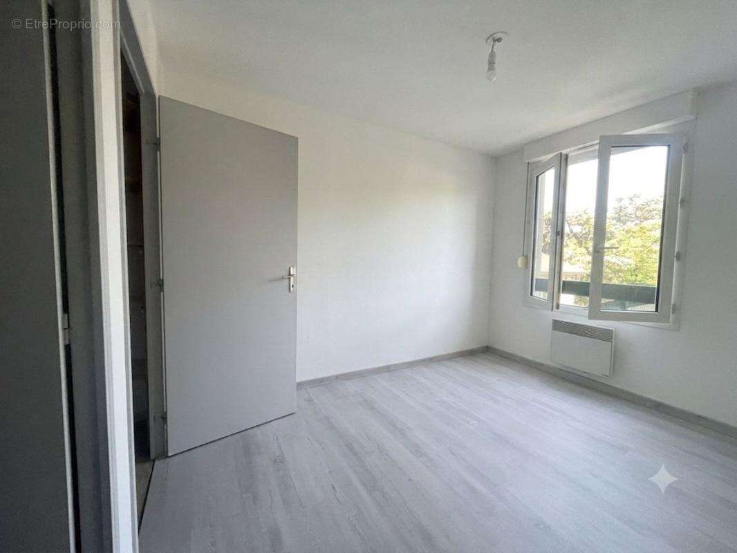 Charmant T2 lumineux de 46,56 m² avec grand balcon sur jardin et garage - photo 4