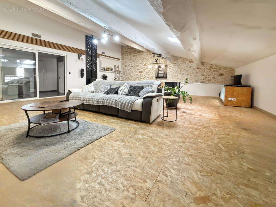 Maison de village rénovée avec grand garage de 100 m² - photo 4