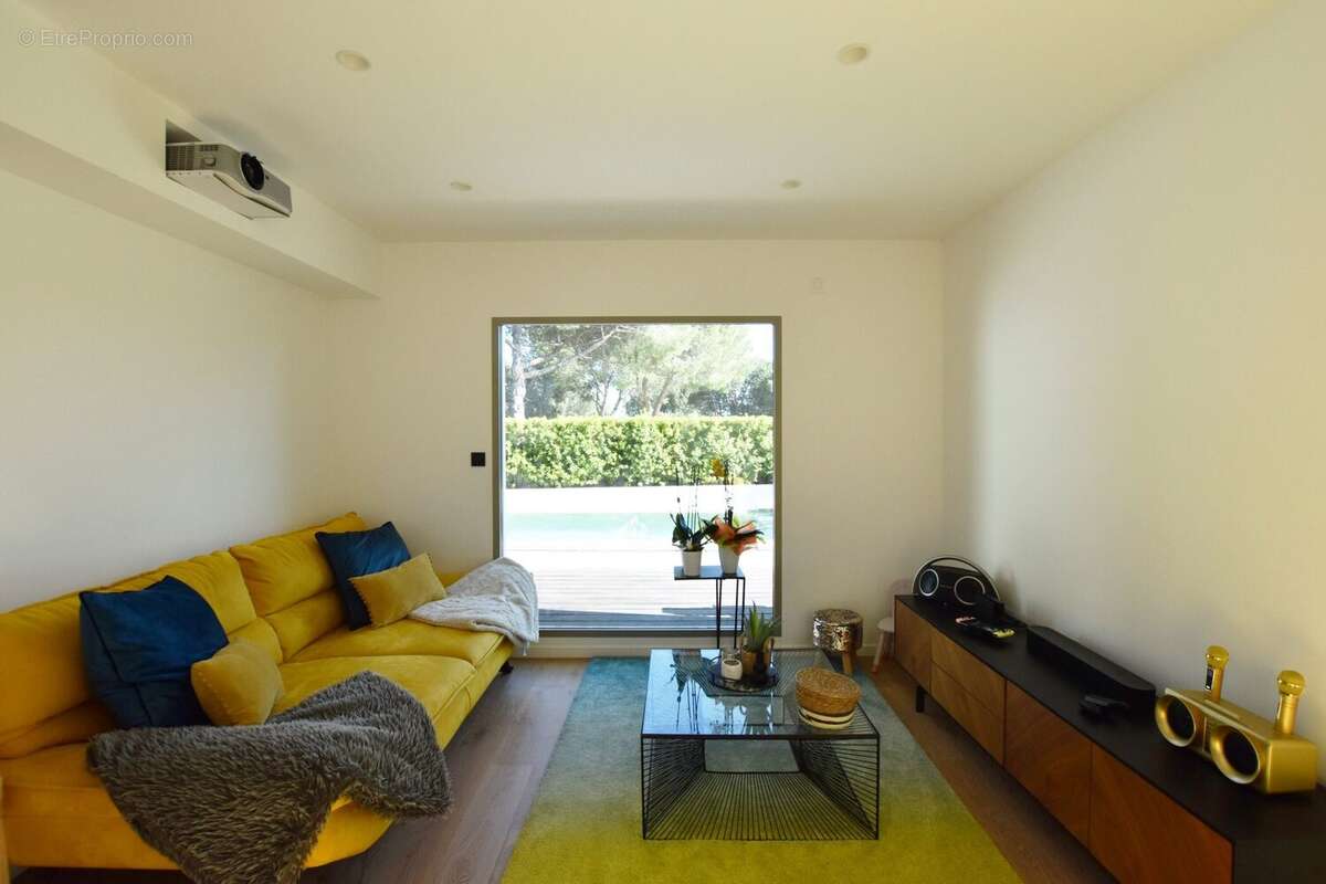 Salon  - Maison à NAGES-ET-SOLORGUES