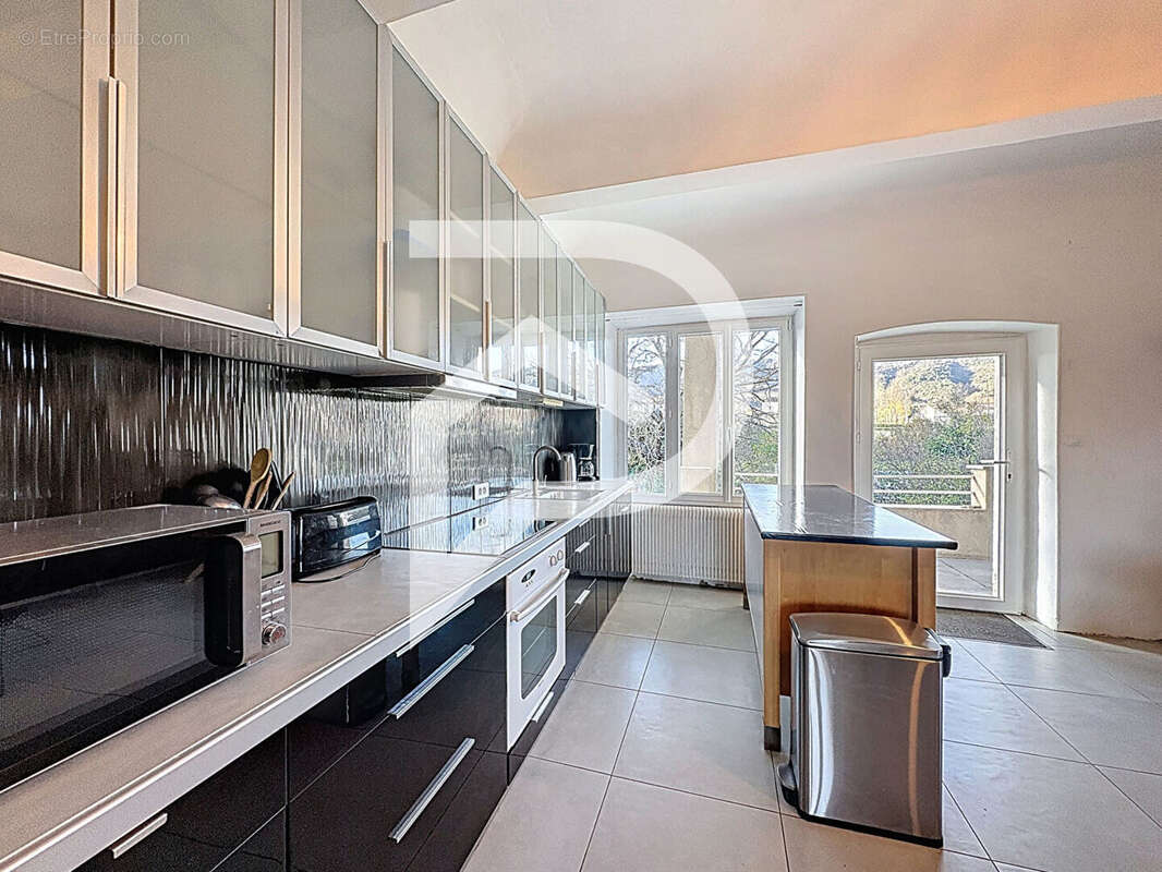 Maison à ALBA-LA-ROMAINE