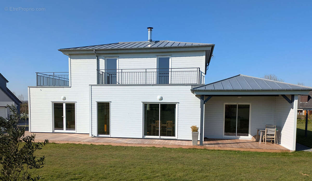 Maison à EMONDEVILLE