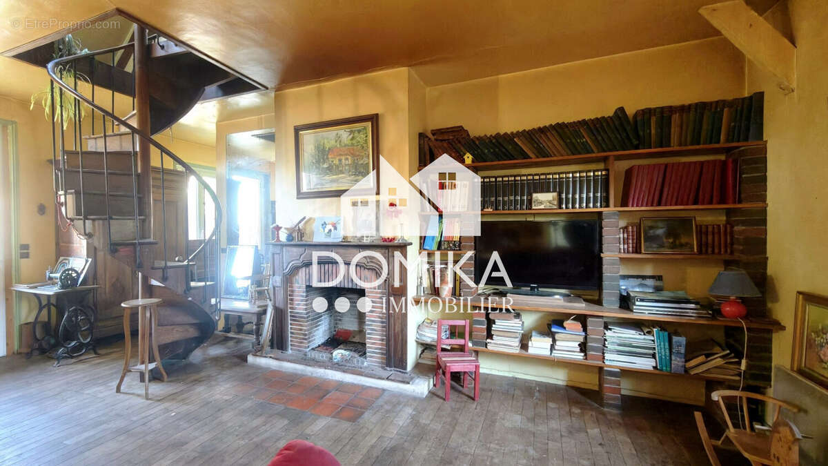 Maison principale séjour avec cheminée - Maison à VETHEUIL