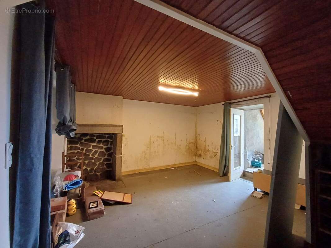 Maison à SAINT-JEAN-DES-OLLIERES