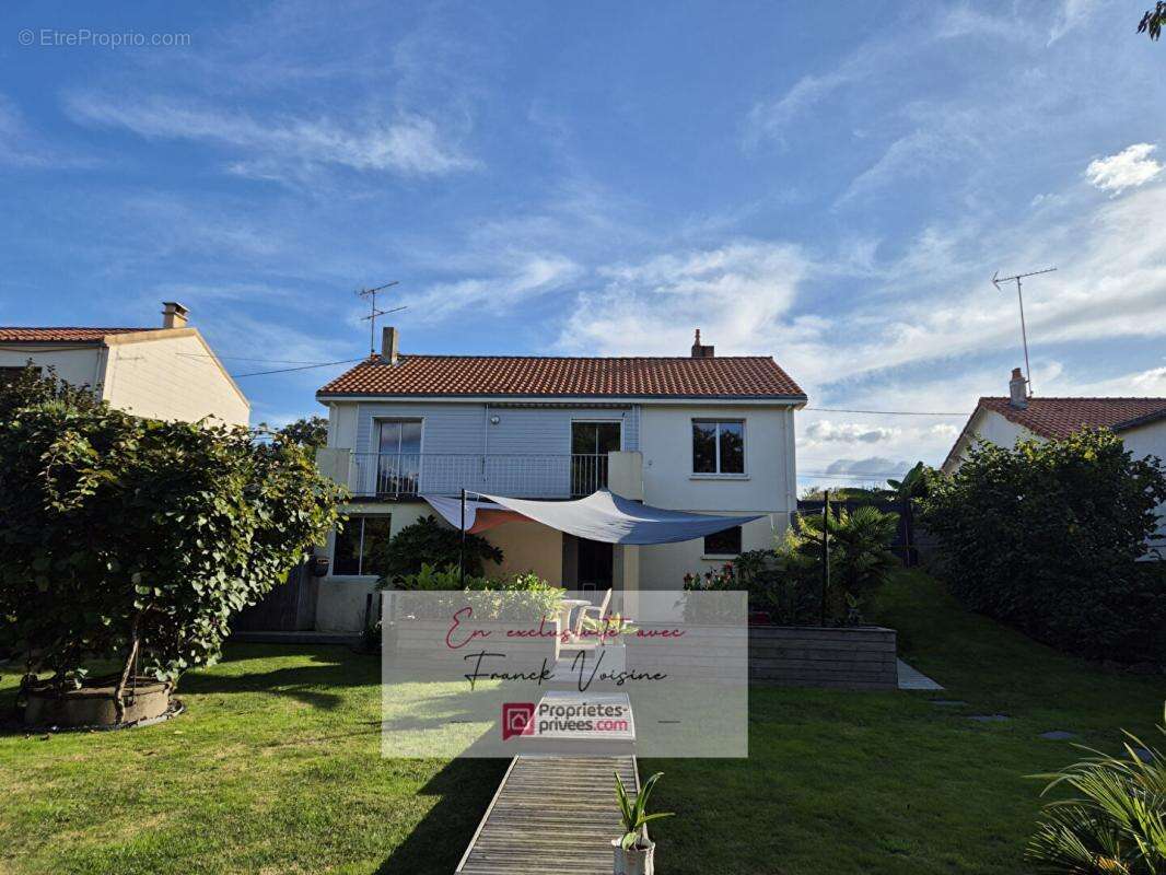 Maison à LES HERBIERS