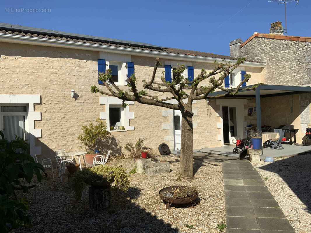 Maison à CHAMPNIERS