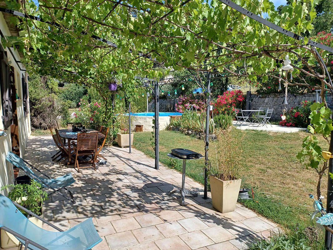A VENDRE FLAYOSC Maison de plain-pied 100 m² Piscine Garage sur 2644 m² de terrain - photo 13