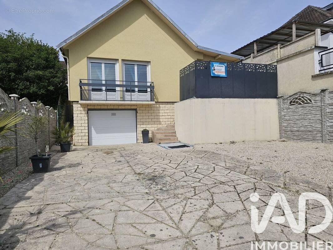 Photo 1 - Maison à SAINT-QUENTIN