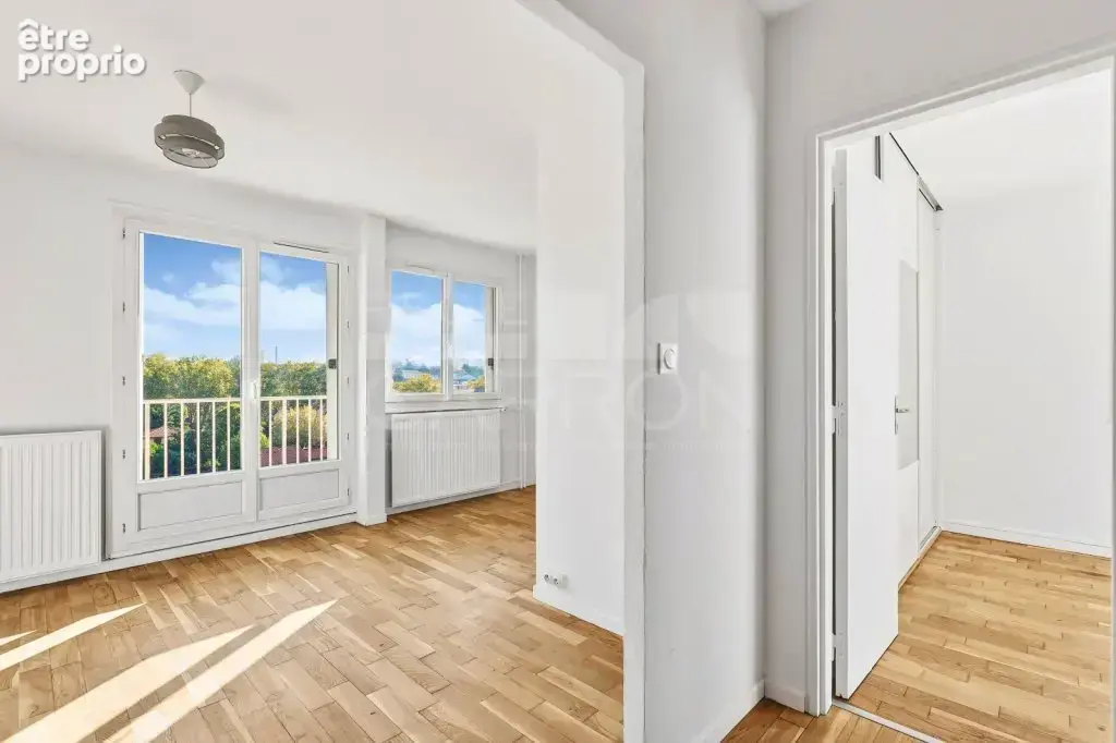 Rillieux village – 6ème étage, balcon et vue dégagée - photo 6