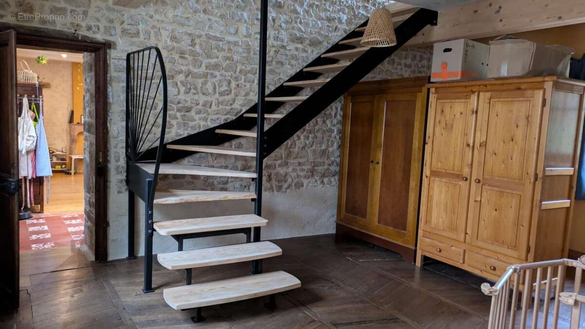 Maison à MIREBEAU-SUR-BEZE