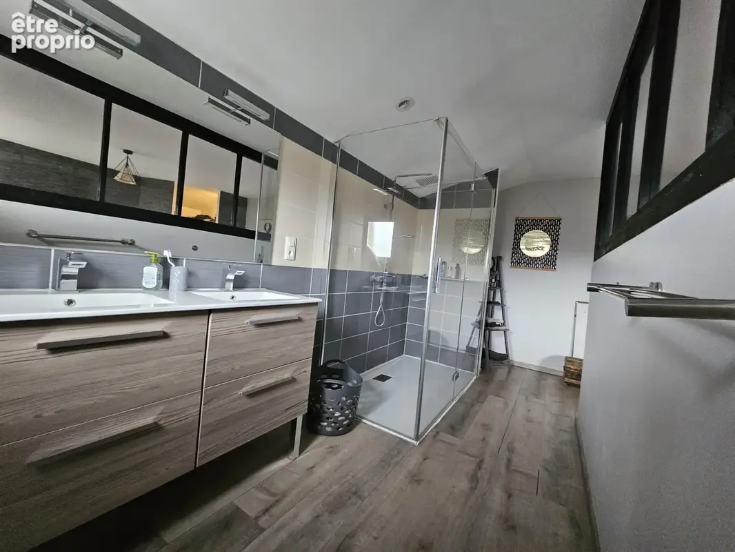 Plain pied familial surmonté d'une tour - photo 13