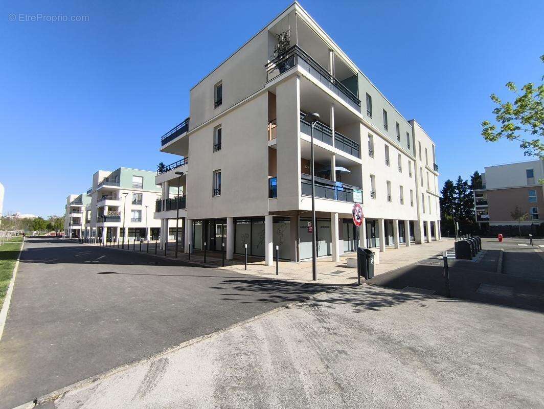 Commerce à CHARNAY-LES-MACON