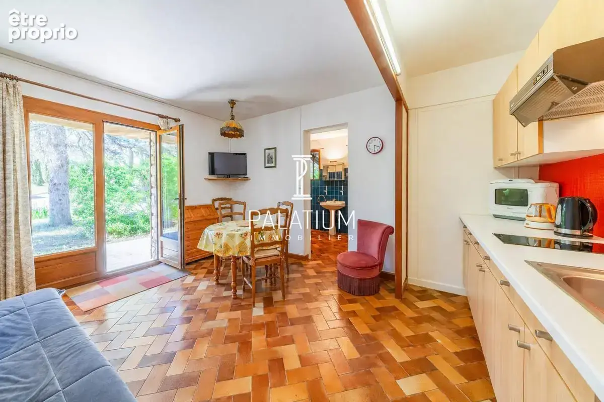 Maison de plain-pied avec jardin arboré et 3 appartements - photo 14