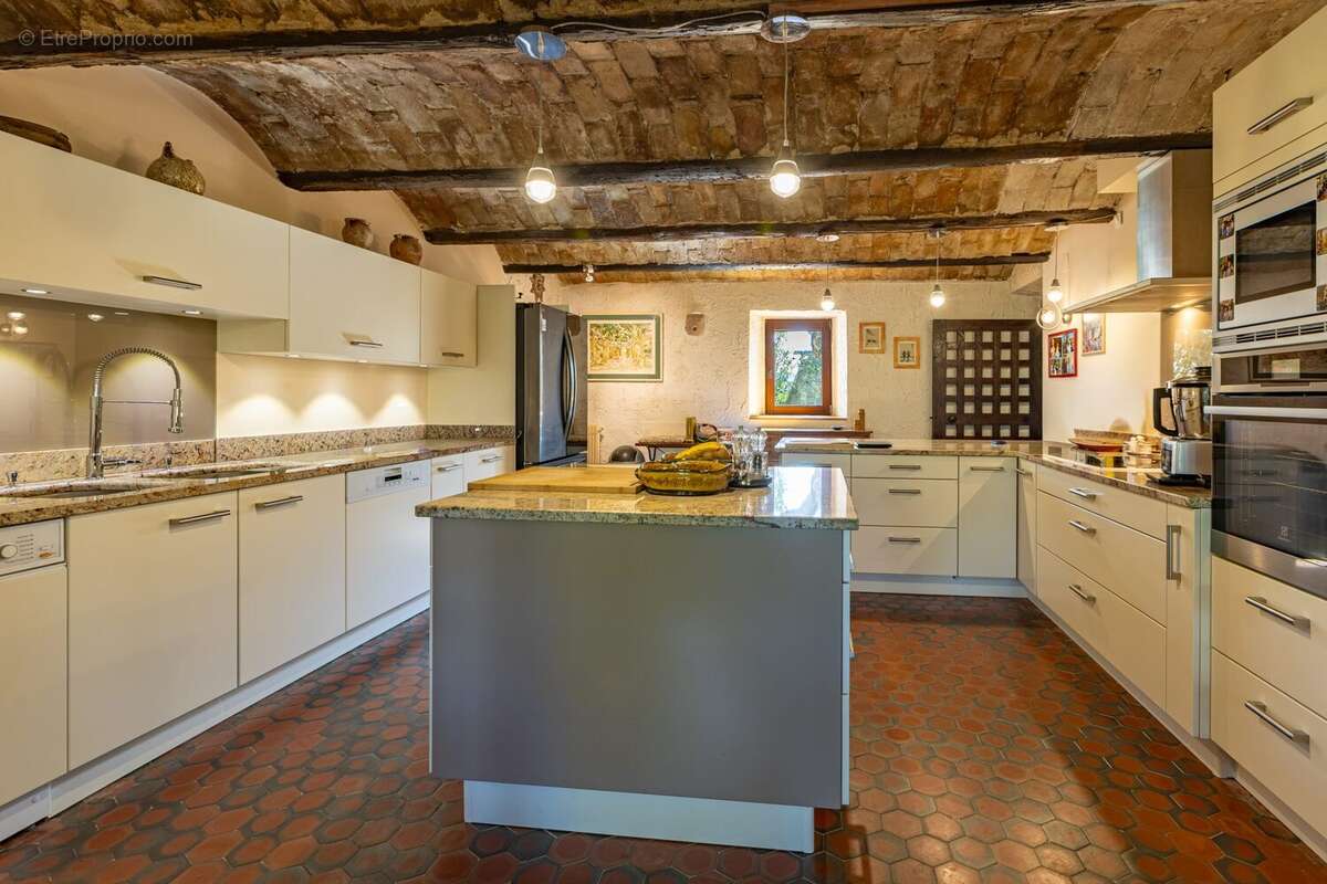 Maison 210 m² à Saint-Hippolyte-Du-Fort  - photo 6