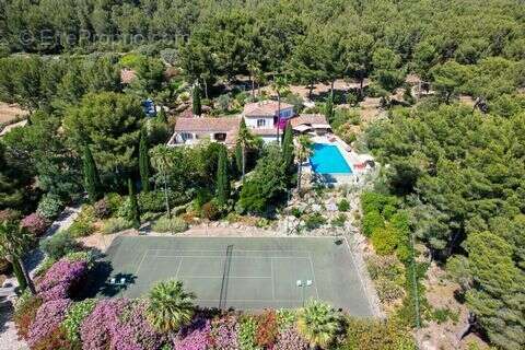 Maison 380 m² à Saint-Cyr-Sur-Mer  - photo 2