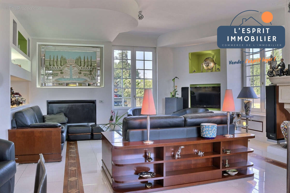 Maison 196 m² à Longeville-Les-Saint-Avold  - photo 2