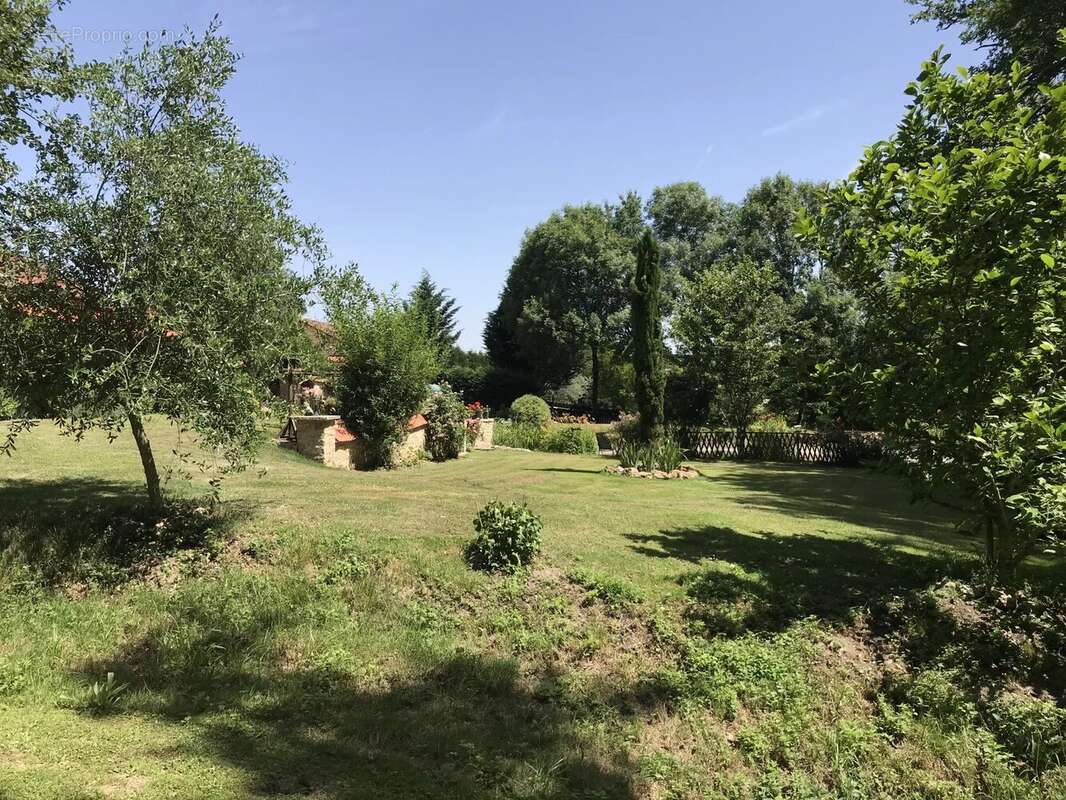 Petite maison en pierre situé dans un hameau - photo 12