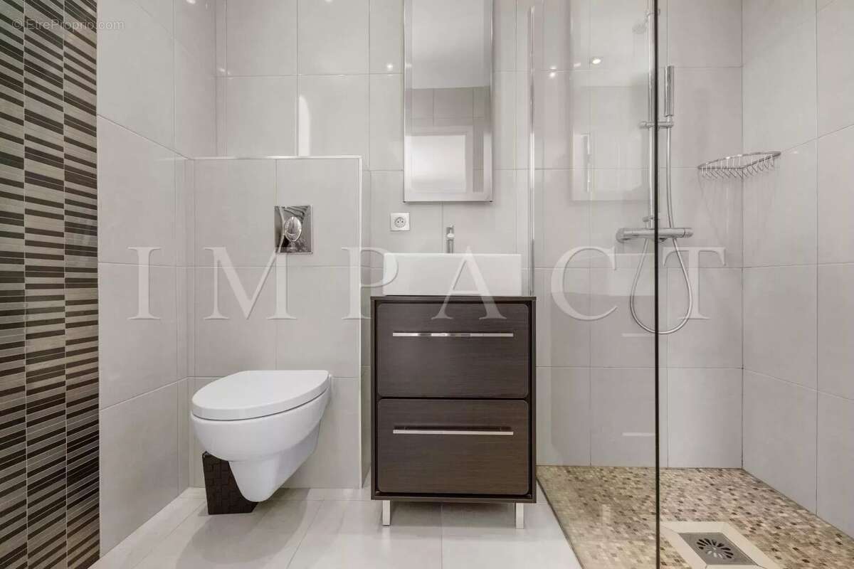 Maison à LA ROQUETTE-SUR-SIAGNE