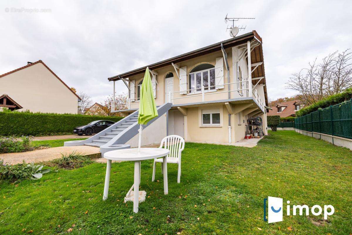 Maison à LES MOLIERES