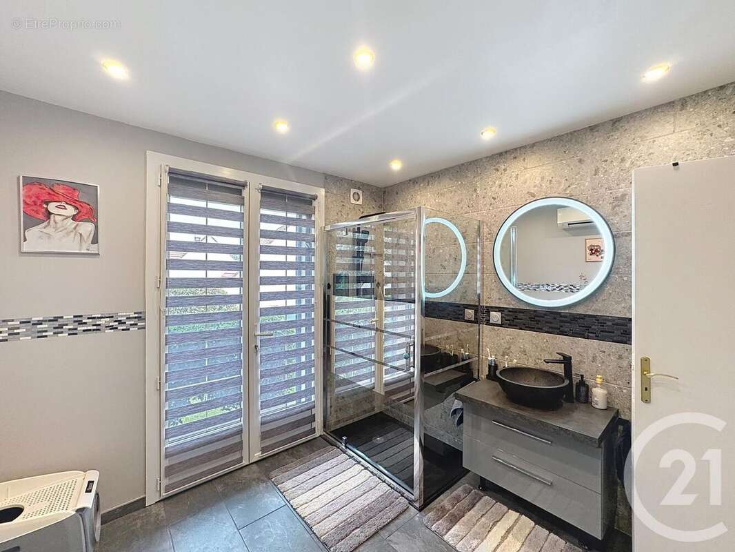 Maison à VAUX-LE-PENIL