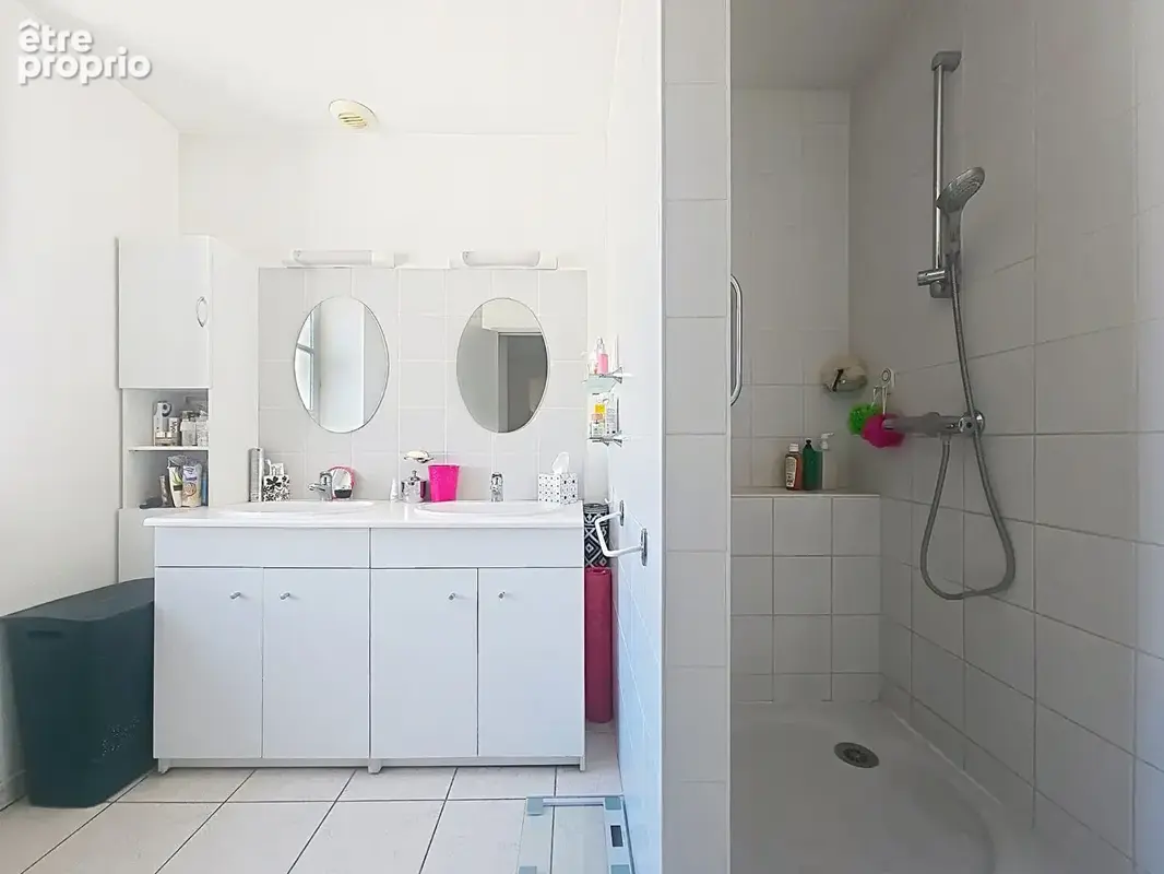 Villeneuve-lès-Avignon. Appartement 3 pièces de 102 m² avec ascenseur et parking - photo 12
