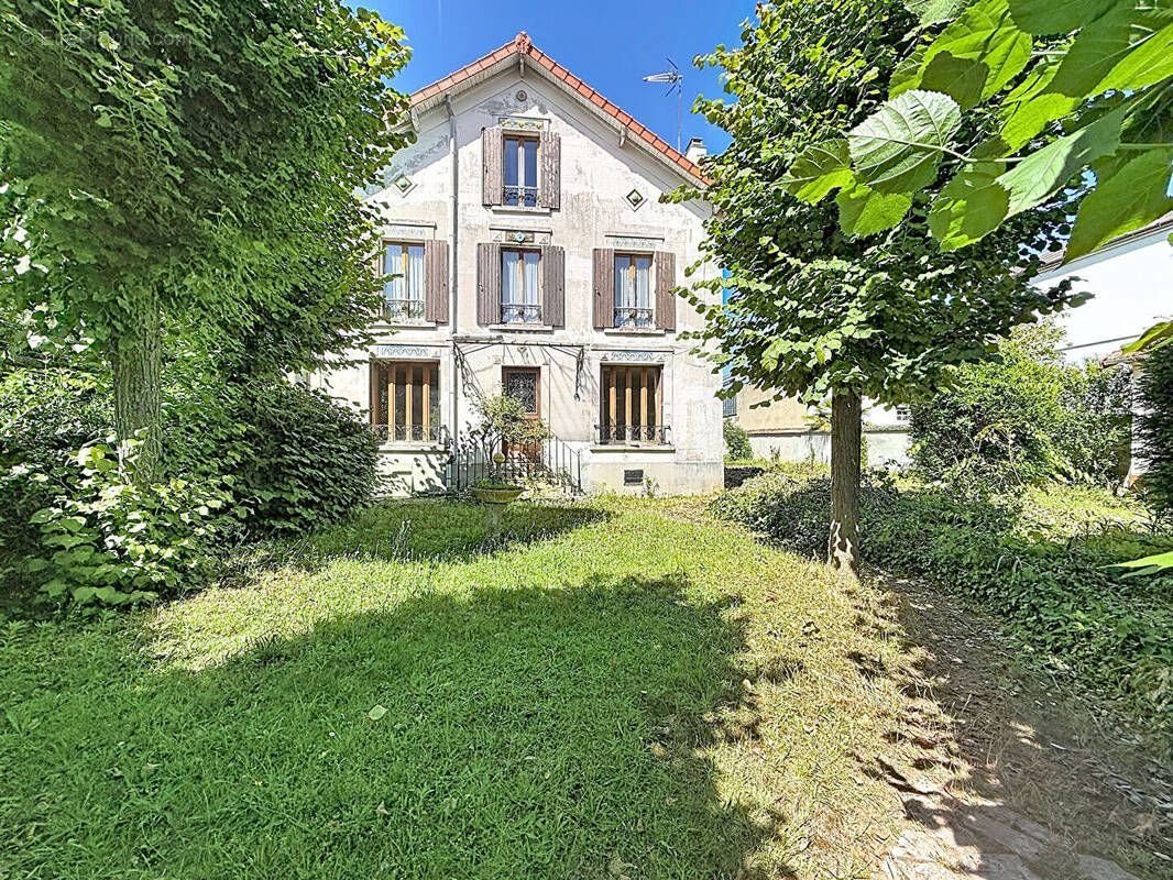 Maison à SAINT-MAUR-DES-FOSSES