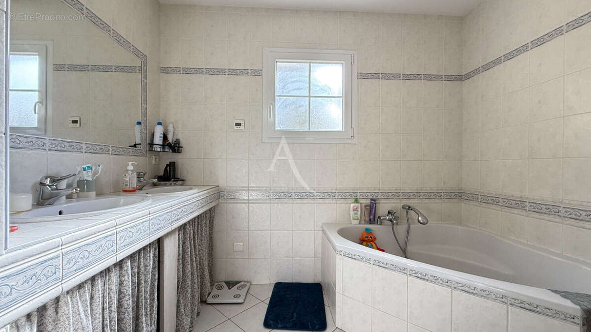 Maison à LES CLOUZEAUX