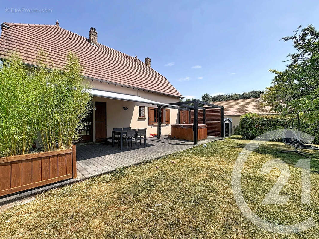 Maison 111 m² à La Riviere-De-Corps  - photo 2
